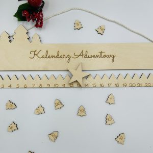 Kalendarz adwentowy ze sklejki z choinkami – odliczanie do Świąt 🎄