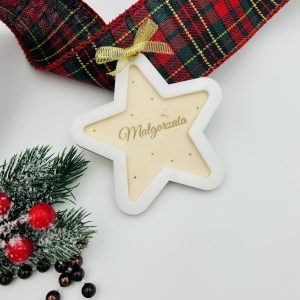 Personalizowana gwiazdka z dodatkiem plexi (biała) – stylowa zawieszka na choinkę