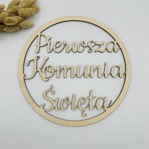 Przestrzenna tablica dekoracyjna z wyciętym napisem „Pierwsza Komunia Święta” – sklejka