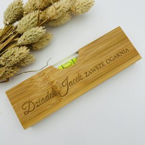 Mini poziomica bambusowa z otwieraczem do butelek i grawerem – idealny prezent
