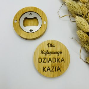 Bambusowy otwieracz z magnesem i grawerem – idealny prezent